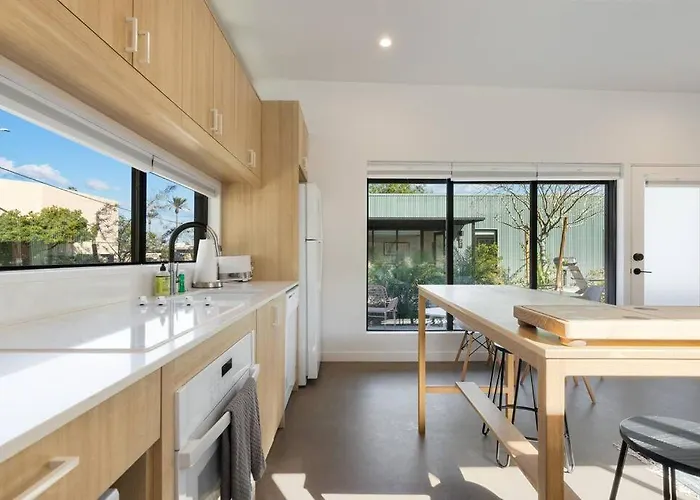 Eco-friendly 1-bedroom - 80 Walkscore! Apartment