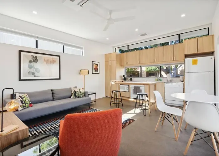 Eco-friendly 1-bedroom - 80 Walkscore! Apartment