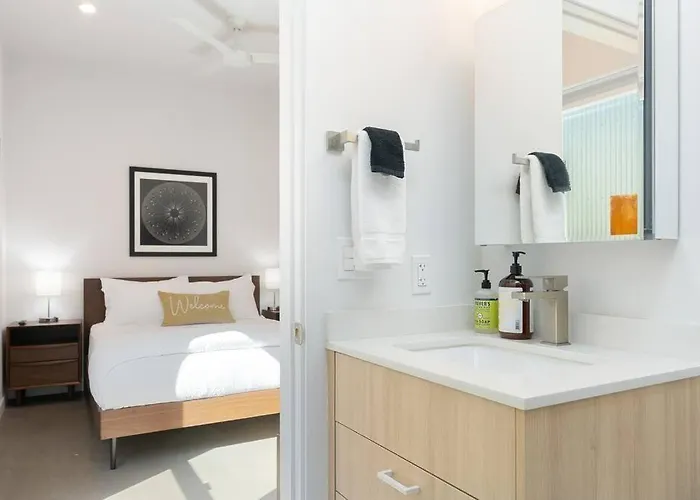 Eco-friendly 1-bedroom - 80 Walkscore! Apartment Phoenix